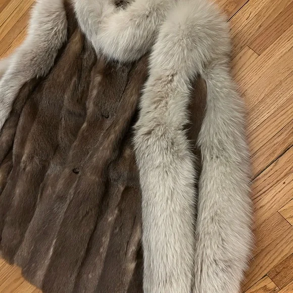 Mink and fox fur coat. - Picture 4 of 9